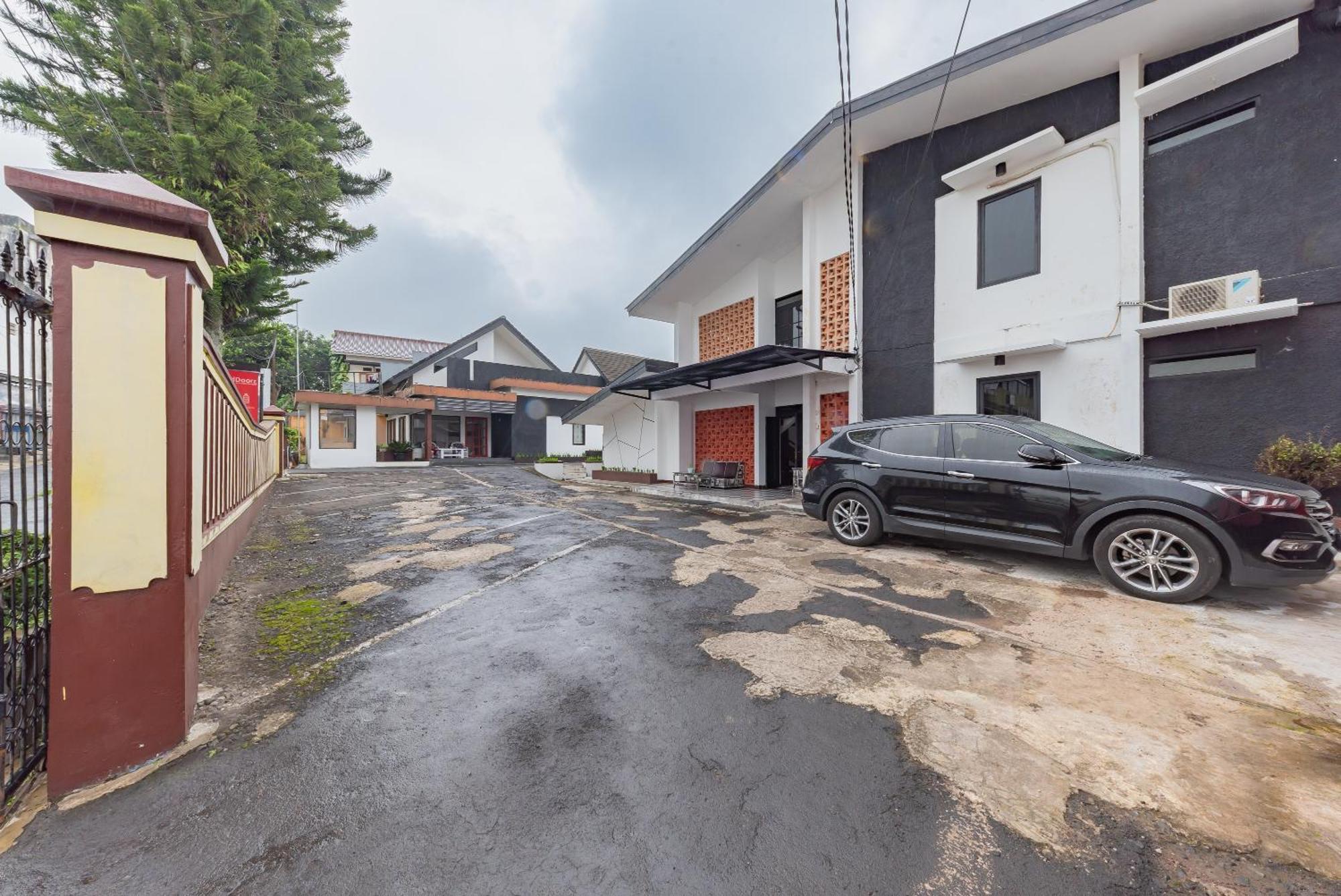 红多兹酒店-近阿伦柯塔苏卡布米 苏加武眉 外观 照片