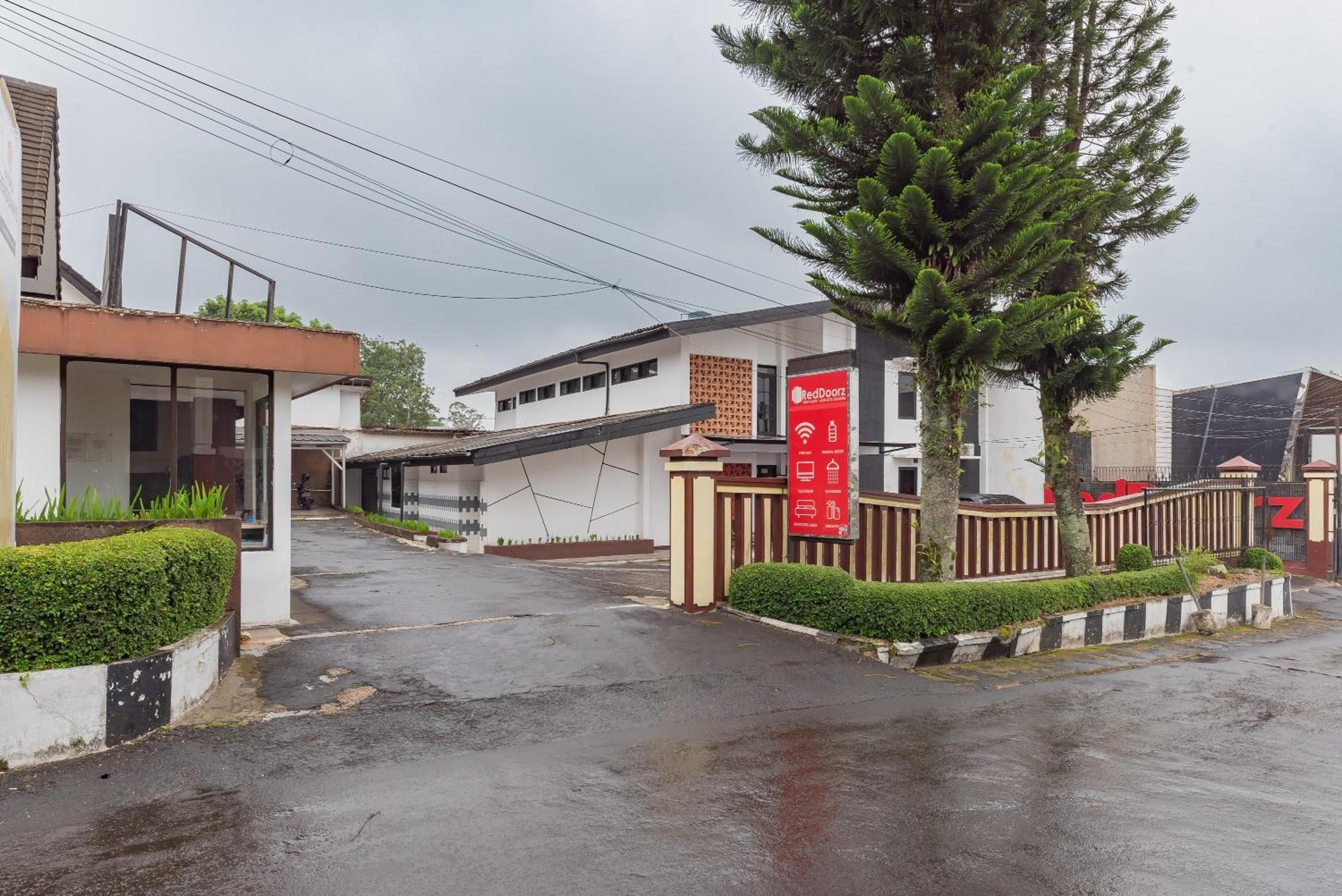 红多兹酒店-近阿伦柯塔苏卡布米 苏加武眉 外观 照片